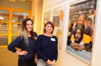 Die Praktikantinnen Leja Büschges (links) und Pia Barda haben die Plakate und Bilder für die Ausstellung im Haus Neuland aufgehängt. Foto: Haus Neuland