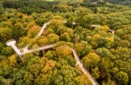 Luftbild des barrierefreien Baumwipfelpfads mit einer Gesamtlauflänge von 1.635 Metern.Foto: Tourismus NRW e.V. / Dominik Ketz
