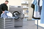 Alleskönner in der Hotelwäscherei: Miele-Waschmaschine der neuesten Generation, die 2017 auf den Markt gekommen ist. Sie lässt sich komfortabel bedienen, ermöglicht effizientes Arbeiten.Foto:Miele