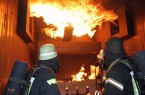 Einsatzübung in der Brandsimulationsanlage (Foto: Rolf Meier, Kreis Paderborn)
