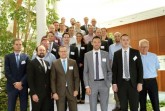 Das Projektkonsortium nach erfolgreichem Abschluss des Meilensteins mit Projektleiter Prof. Dr.-Ing. Jürgen Gausemeier (rechts).Foto (Universität Paderborn  Heinz Nixdorf Institut)