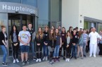 Beim Tag der offenen Betriebstür im Klinikum Weser-Egge nutzten 20 Schülerinnen und Schüler die Möglichkeit, hinter die Kulissen des St. Ansgar Krankenhauses zu schauen.