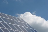 Mit Photovoltaik-Anlagen wie dieser können Hauseigentümer ihren eigenen Strom produzieren und bares Geld sparen. (© DSK Deutsche Stadt- und Grundstücksentwicklungsgesellschaft)