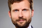 Dr. Daniel Antonius Hötte ist Professor am Fachbereich Wirtschaft und Gesundheit der Fachhochschule Bielefeld.