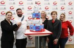 Gemeinsames Anschneiden der CREATIVA & CAKE DREAMS-Torte, die der „TortenBoss“ eigens für die Pressekonferenz kreiert hat . Foto: Westfalenhalle Dortmund