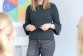 (Cinderella Welz, Universität Paderborn): Annkatrin Buchen von der Zentralen Studienberatung erklärt Teilnehmern des Workshops den Talentkompass NRW.