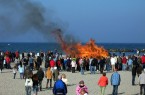 Auch in diesem Jahr wird t	raditionell das Osterfeuer am Hauptstrand von 
Damp entzündet (Foto: Ostsee Resort Damp)