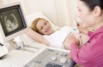 Für Schwangere in Bielefeld sind regelmäßige (Ultraschall-) Untersuchungen während der Schwangerschaft Teil der gesetzlichen Vorsorgeuntersuchungen. AOK/hfr.