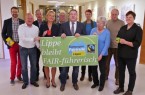 Fair unterwegs: Die Steuerungsgruppe „Fairtrade“ mit Dr. Ute Röder (4.v.l) und Landrat Dr. Axel Lehmann (6.v.l.). Foto: Kreis Lippe