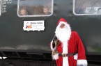 Der Nikolaus fährt mit der Landeseisenbahn Lippe am 7., 8., 14. und 15. Dezember durch das Extertal. Foto:  Michael Rehfeld