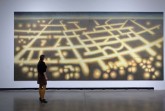 Ausstellungsansicht: Silke Silkeborg, Beleuchtung der Welt, 2015 - 2018, Leinwand aus 12 Panelen, 360 x 800 cm, Foto: Hans Schröder © VG Bild-Kunst, Bonn 2019
