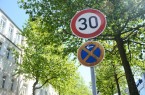 Wer zu schnell fährt oder falsch parkt, muss ab sofort mit einem höheren Bußgeld rechnen. Die Änderung der Straßenverkehrsordnung, die am 28. April 2020 in Kraft getreten ist, geht mit verschärften Sanktionen für Verstöße sowohl im fließenden als auch im ruhenden Verkehr einher. Foto: © Stadt Paderborn