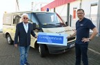 v.l: Heinz-Jürgen Belger vom Ortsverein Rheda-Wiedenbrück und Pressesprecher Rainer Stephan freuen sich über die Spende. 
(Foto: DRK)