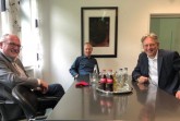 MdL Ernst-Wilhelm Rahe (li.) und MdB Achim Post (r.) trafen sich vor dem Hintergrund der Corona-Krise zum Gedankenaustausch mit Bürgermeister Frank Haberbosch..Foto: Stadt Lübbecke