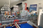 Ab Dienstag, 11. August, können interessierte Bürgerinnen und Bürger ein LEGO-Modell einer Smart City von der FIWARE Foundation in den neuen Räumlichkeiten der Digitalen Heimat PB auf dem Königsplatz 12 anschauen. Foto:© Stadt Paderborn