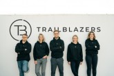 Das Team des Bielefelder Startups "The Trailblazers" mit Geschäftsführer Jannis Johannmeier (1.v.l.) wird bei der Entwicklung ihrer Geschäftsidee vom Center for Entrepreneurship (CfE) der FH Bielefeld beraten und unterstützt.
Foto: Benni Janzen / The Trailblazers