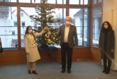 Geschmückter Weihnachtsbaum für das Rathaus, Foto: Stadt Augustdorf