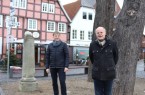 Klaus Landwehr von der Unteren Denkmalbehörde der Stadt und Dr. Wolfgang Lewe 
vom Heimatverein Rheda e.V. Foto: Stadt Rheda W.