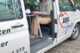 AWO-Mitarbeiterin Claudia Horster ist mit dem AWO-Infomobil für junge Geflüchtet im ganzen Kreis Höxter unterwegs.
(Foto: AWO / Sabrina Langlitz)