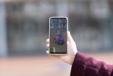 Das Smartphone macht es möglich: Die Osterhasensuche per App. Foto: Lena Desche.Foto:Stadt Gütersloh