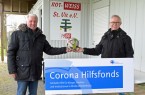 v. l.: Gerd Siede und Werner Thiemig vom Vorstand des Vereins Rot-Weiß St. Vit freuen sich über die Unterstützung aus dem Corona Hilfsfonds.