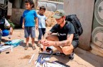 Bei einer Reise in den Libanon Ende Juli verteilte Jan Philipp Zimmermann Spiele an syrische Flüchtlingskinder. (Foto: privat)