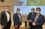 Jürgen Behlke (Geschäftsführer IHK Zweigstelle Paderborn + Höxter), Frank Dierkes (Geschäftsführer PRG Präzisions-Rührer GmbH), Michael Stolte (Geschäftsführer GfW Höxter) und Landrat Michael Stickeln (v.l.)