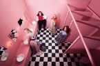 Eine skurrile Parallelwelt: Auf der Damentoilette treffen sich vier Frauen, die sich im wahren Leben nie begegnet wären. (Foto: Jana Stein)