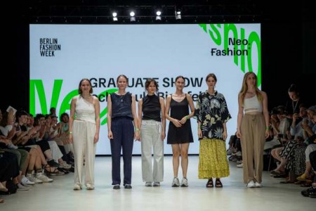 Sie waren bei der Neo.Fashion 2023 für die HSBI dabei: (v.l.) Johanna Heitz, Cara Determeyer, Fabia Meyer, Esther Rudolph, Jana Przibylla und Jasmina Schunder (Foto: @defrance.images for NEO FASHION)