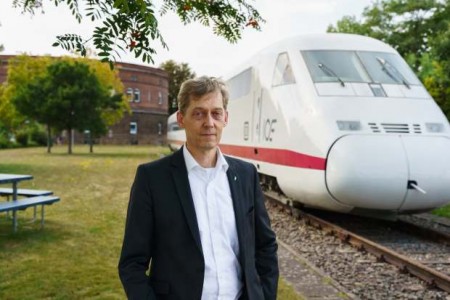  „Grundbesohlung im System Bahn“: Studiengangskoordinator Prof. Dr. Rolf Naumann.