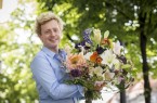 Feiert mit seiner bunten Blumenschau in Höxter Premiere bei einer Landesgartenschau: Star-Florist Björn Kroner. Foto: pjk-atelier.de