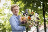 Feiert mit seiner bunten Blumenschau in Höxter Premiere bei einer Landesgartenschau: Star-Florist Björn Kroner. Foto: pjk-atelier.de