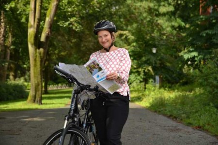 Bereit für neue Radtouren: Carmen Müller (pro Wirtschaft GT) plant die nächsten Ausflüge.