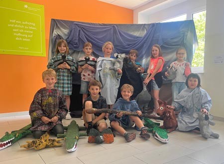 Für ihre Kunstwerke haben sich die Zweitklässler der August-Hermann-Francke-Grundschule viel Mühe gegeben. Foto: Christlicher Schulverein Lippe
