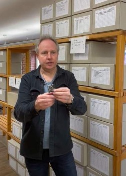 Sven Spiong stellt die Tonfigur des Mittelalters in der Video-Serie "Show and Tell" vor.