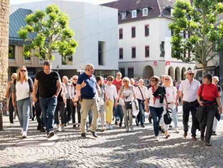 Hans-Jürgen Amtage nimmt seine Gäste mit auf eine Zeitreise in die jüngere Stadtentwicklungsgeschichte
