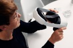 Auch virtuelle Realität ist Realität: Patricia Stolz mit einem VR-Betrachtungsgerät.