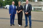 NRW-Ministerin Mona Neubaur (i.d.M) kam am 01.09 zu Besuch, um sich den Baufortschritt der „Erlebniswelt“ anzuscheuen. Foto: JW