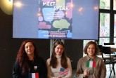 Auch im Weberei-Team sind unterschiedliche Sprachen und Kulturen vertreten: Sophie Honoré aus Frankreich sowie Laura Seppmann, die zeitweise in den USA lebte und Jana Felmet in Italien.