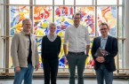 v.l. Michael Walker (WFG), Dorothea und Jan Peters (Glasmalerei Peters) und Uwe Schoop (Geschäftsführer WFG).