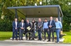 V. l.: Die Metallschneider GmbH, die Stadt Büren und das Land NRW freuen sich darüber, die Radstellanlage einweihen zu können. Foto: Werbeagentur Vielbauch