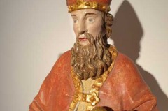 Welcher Bischof ist hier gemeint? Holzskulptur aus dem Diözesanmuseum Paderborn. Foto: Diözesanmuseum Paderborn