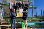 Freuen sich auf eine tolle Atmosphäre im Senner Waldbad: (hinten von links) Stefan Dörr, Kirsten Uttendorf, Salina Sahrhage, Jürgen Behrens, Henrik Fockel, Sven Berg sowie (vorne) Micha Held und Petra Oester-Barkey. (Foto: Stadtwerke Bielefeld/Yvonne Liebold)