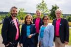 Gemeinsam Farbe bekennen für mehr Innovation (von links): Pedro Campos Silva, Petra Pigerl-Radtke, Prof. Dr. Reinhold Decker, Claudia Koch und Prof. Dr. Uwe Rössler setzen ein Zeichen für offenen Austausch zwischen Wissen-schaft, Stadt und Wirtschaft. Ihr farbenfroher Auftritt steht für den Anspruch des Festivals: Innovation braucht Sichtbarkeit und den Mut, neue Wege zu gehen. Foto: Lukas Stolle/ BRIC GmbH
