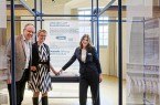 Foto zeigt von links: Martin Kämper (Denkmalpfleger der Stadt Lemgo), Silvia Herrmann (Leiterin des Weserrenaissance-Museums Schloss Brake) und Eva Masthoff von der Deutschen Stiftung Denkmalschutz. Foto: Roland Rossner / Deutsche Stiftung Denkmalschutz.