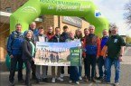 Sponsoring-Partner Albert Münster (Volksbank Büren-Salzkotten), Kerstin Salerno (Stadtmarketing Büren), Wigbert Löper (stellvertretender Bürgermeister und Ortsvorsteher), Berthold Ackfeld (Touristik-Gemeinschaft Bürener Land), Finn Kleeschulte (DLRG Büren, Sanitätsdienst), Alexander Menke (Stadtmarketing Büren), Marcel Danne (ebenfalls Volksbank Büren-Salzkotten), Marie Hölter (SGV Büren), Bärbel Olfermann (Bürgerstiftung Büren) sowie Peter Szlovik, Fritz Deneke, Heinz-Josef Meyer und Axel Diederichs aus der Bürener Vereinswelt. Foto: Stadt Büren