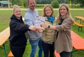 Freuen sich über die Kooperation, die die neue Veranstaltungsreihe möglich macht: (v.l.) Davina Budde (Veranstaltungsmanagement gtm), David Flöttmann (Betriebsleiter Wapelbad Café), Anette Ostermann (Schatzmeisterin Wapelbad), Christina Junkerkalefeld (Geschäftsführerin gtm). Foto: Gütersloh Marketing