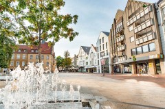 BU: Auch der Berliner Platz in Gütersloh ist Teil der Führung „Hier ist mein Platz –Gütersloher Plätze neu entdecken. (Foto: pro Wirtschaft GT, M. Wallenfang)